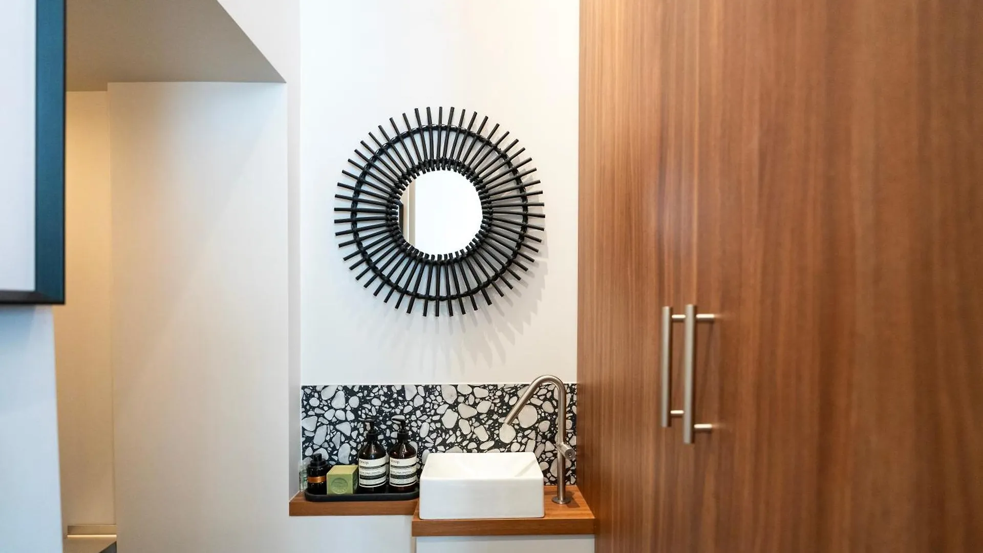 Stylish Flat Close To Louvre & Palais-Royal Paris France